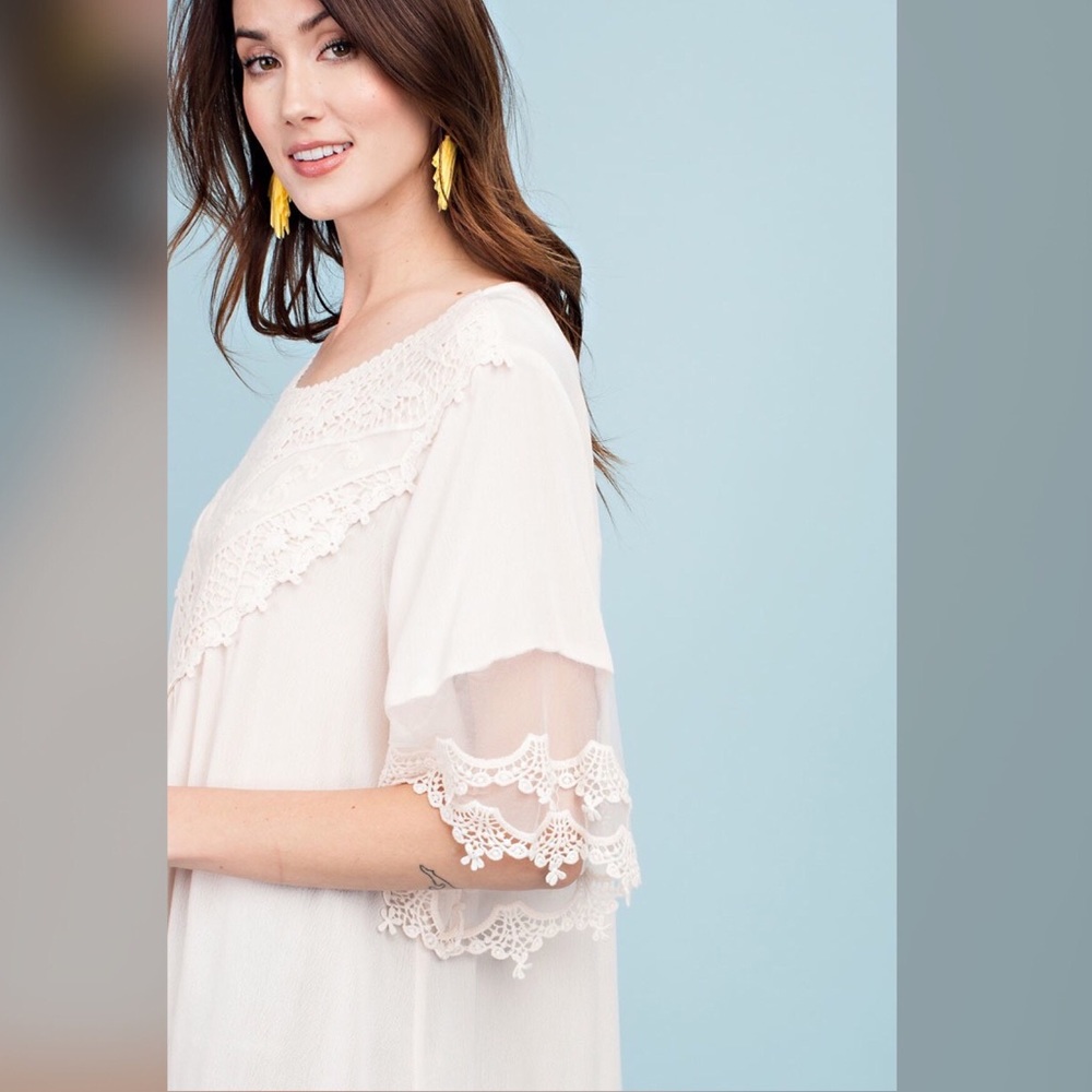 Last 1 ⬇️ Off White Tunic w/ Crochet Details - Picture 5 of 5
